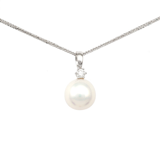 Diamantový náhrdelník s perlou z bieleho zlata