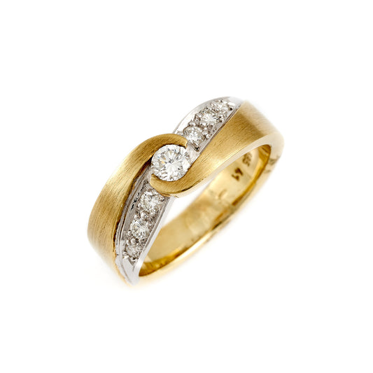 Diamantový prsteň zo žltého zlata