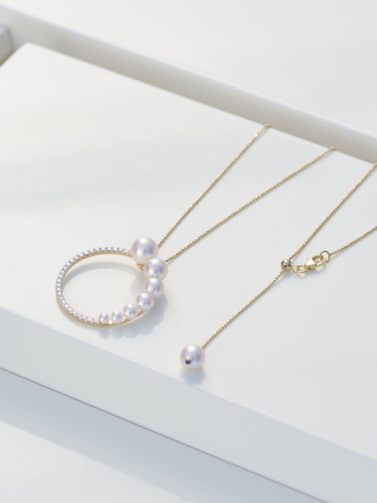 Náhrdelník YANA NESPER zlatý, s diamantmi a perlovým príveskom