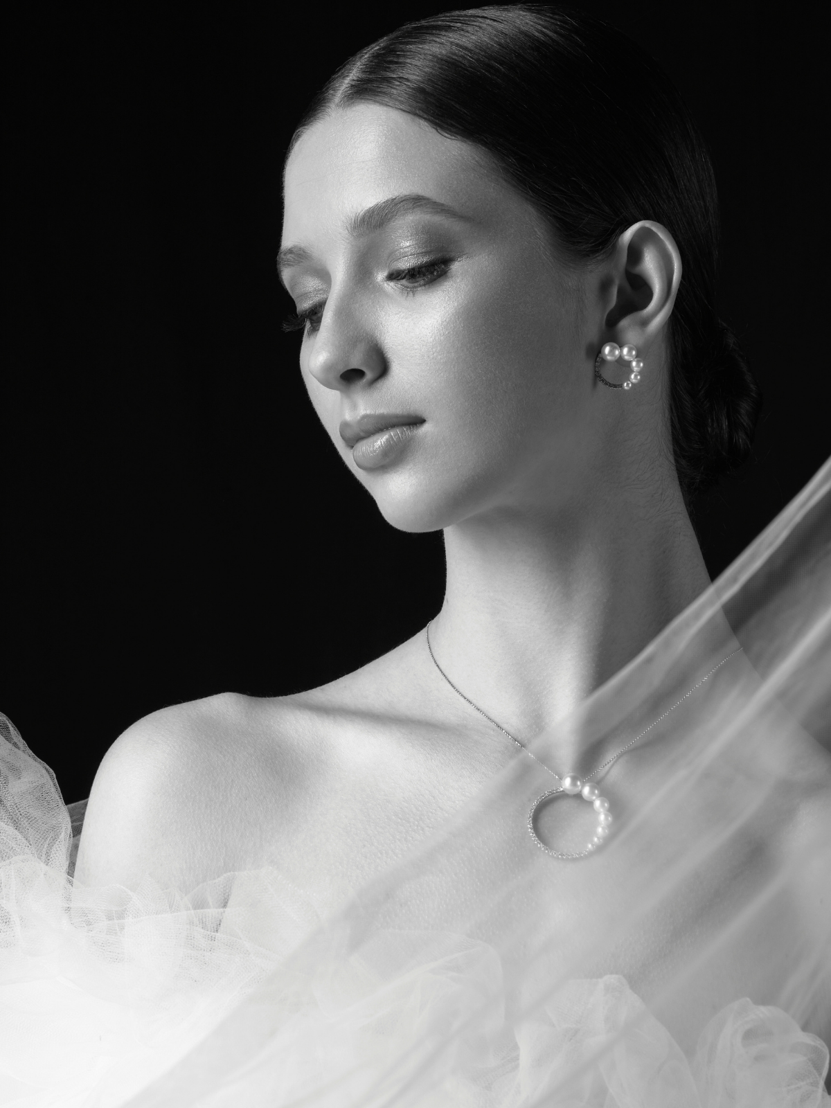 Náhrdelník YANA NESPER zlatý, s diamantmi a perlovým príveskom