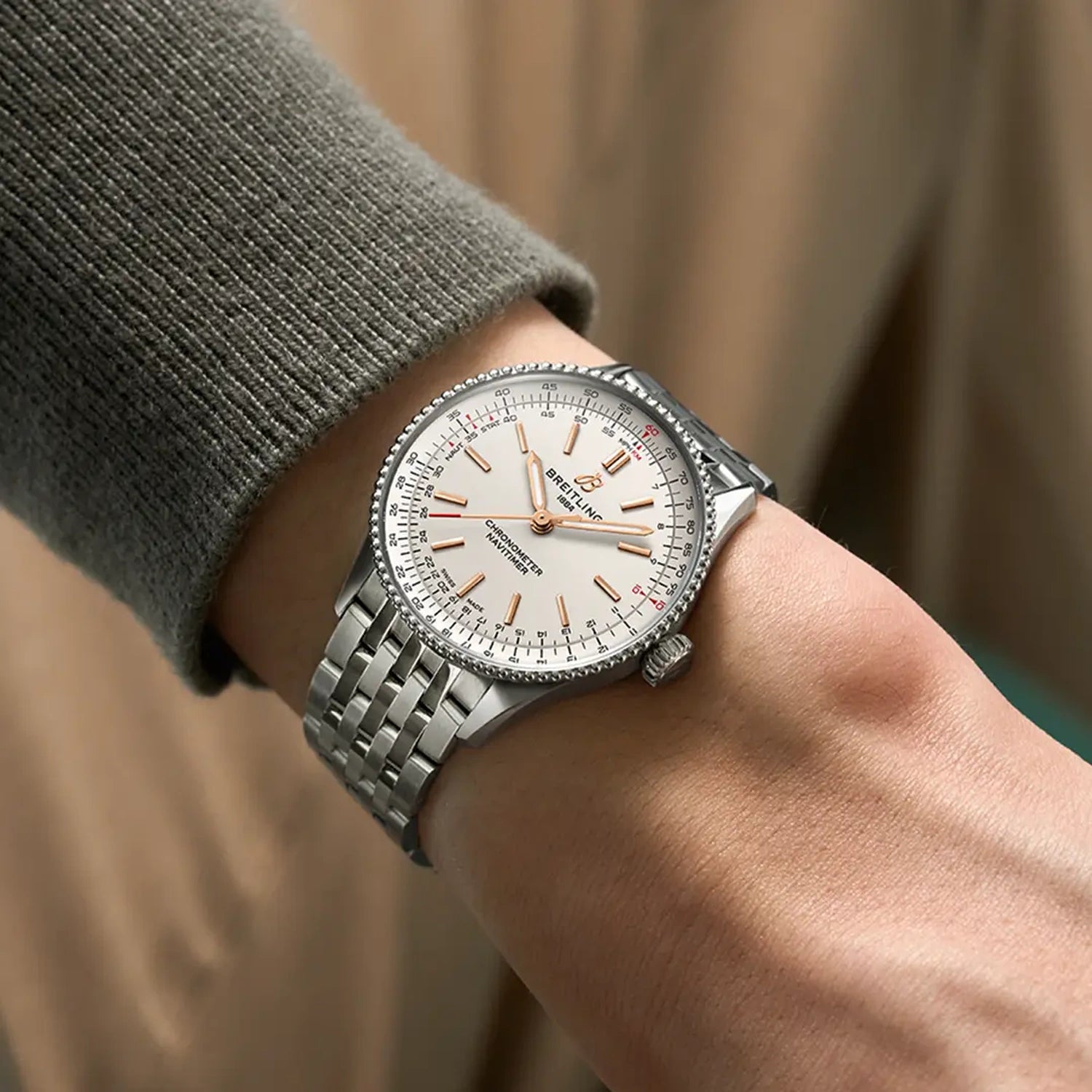 Breitling Navitimer Automatic 36 A17327211G1A1 — na zápästí