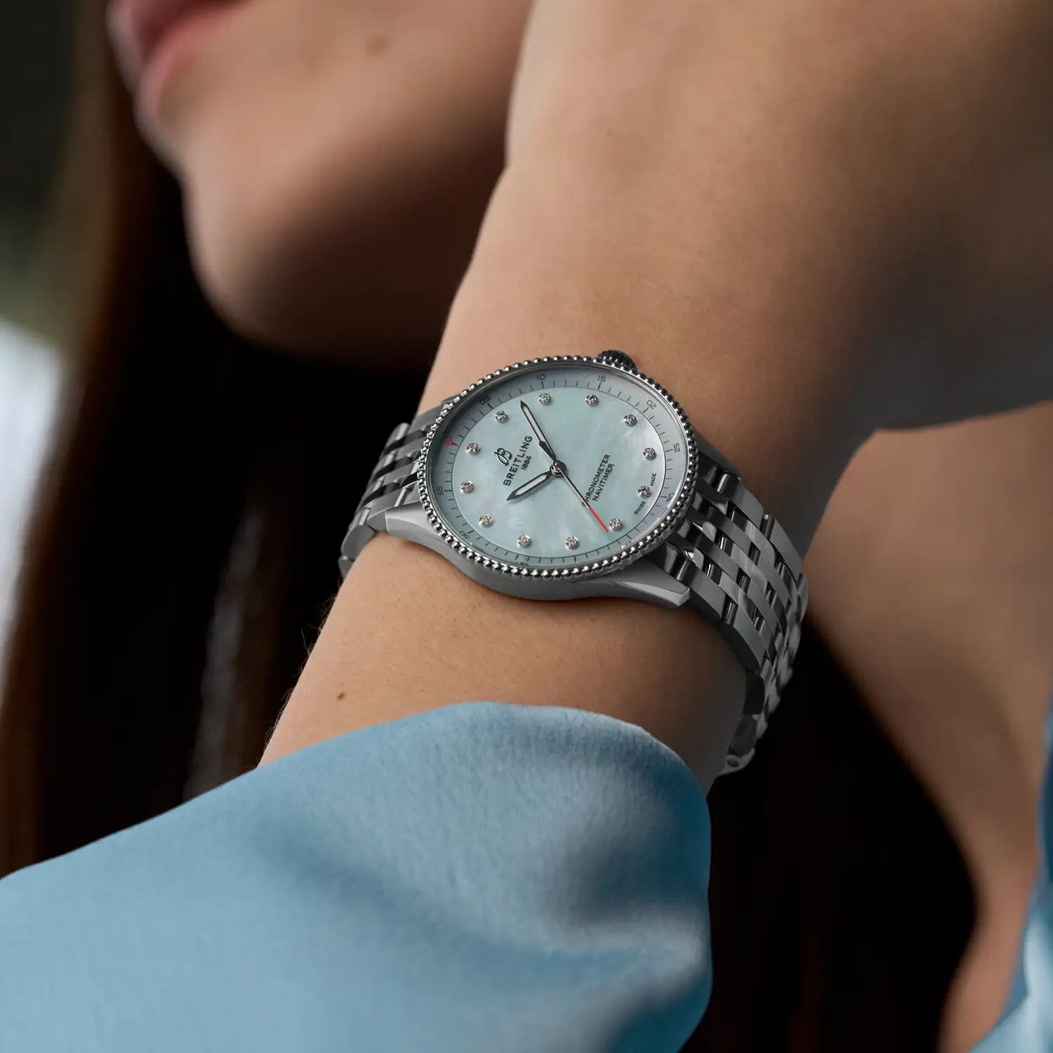 Breitling Navitimer 32 A77320171C1A1 — na zápästí