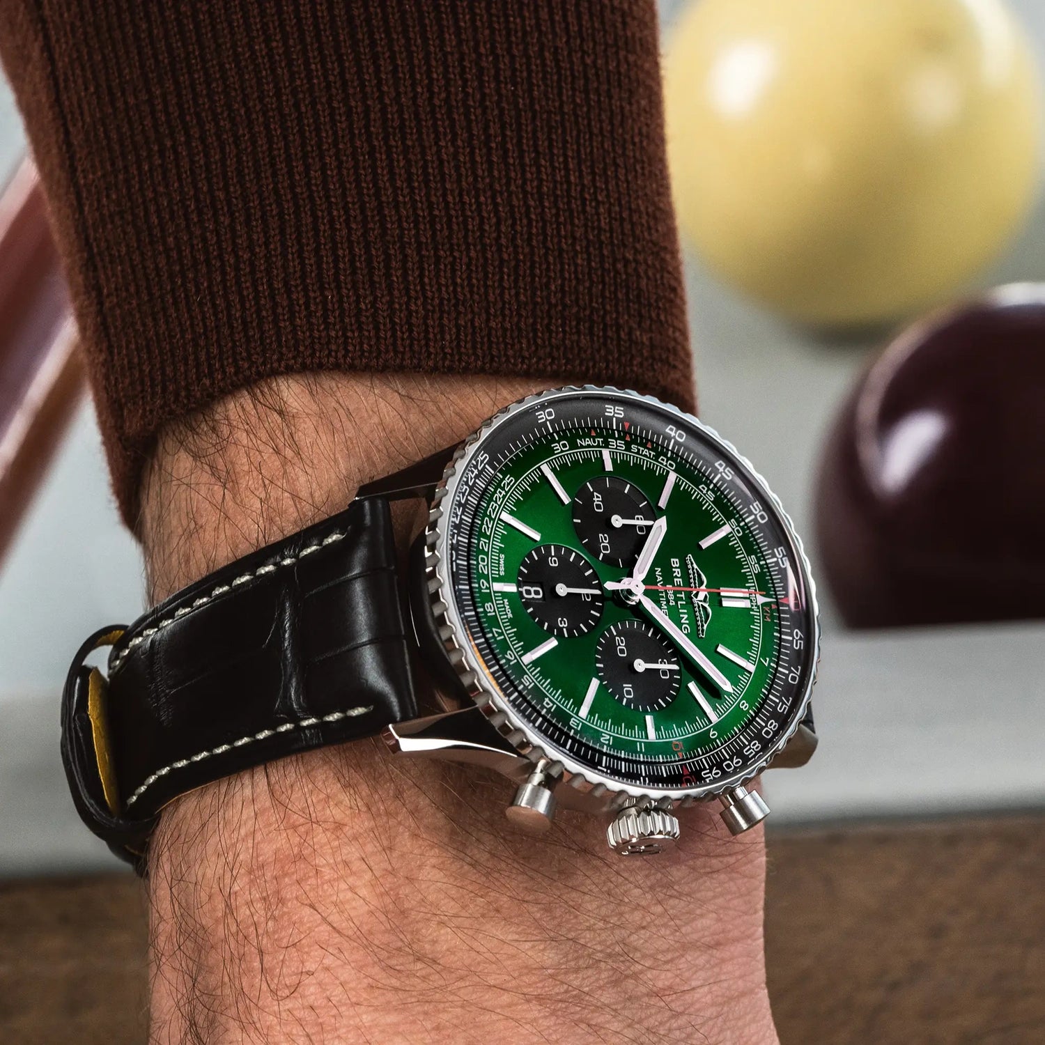 Breitling Navitimer B01 Chronograph AB0137241L1P1 — na zápästí