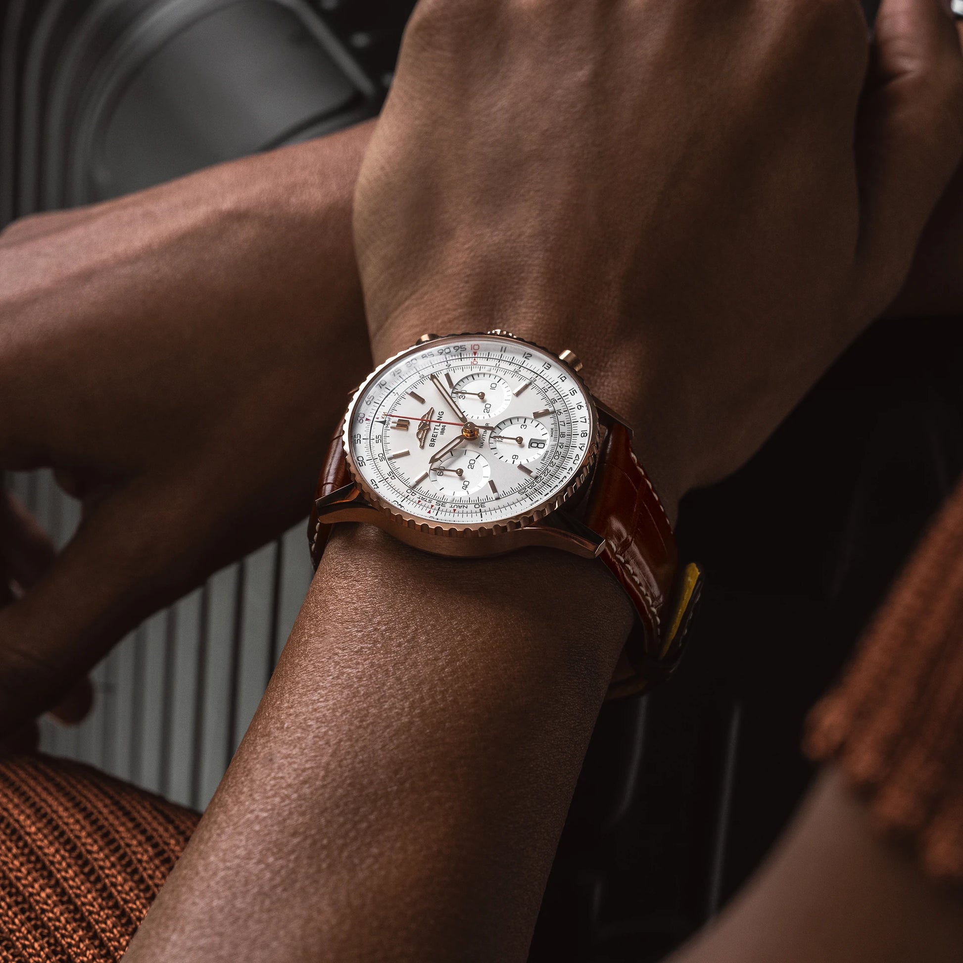 Breitling Navitimer B01 Chronograph 41, 18k červené zlato, hnedý remienok z aligátora