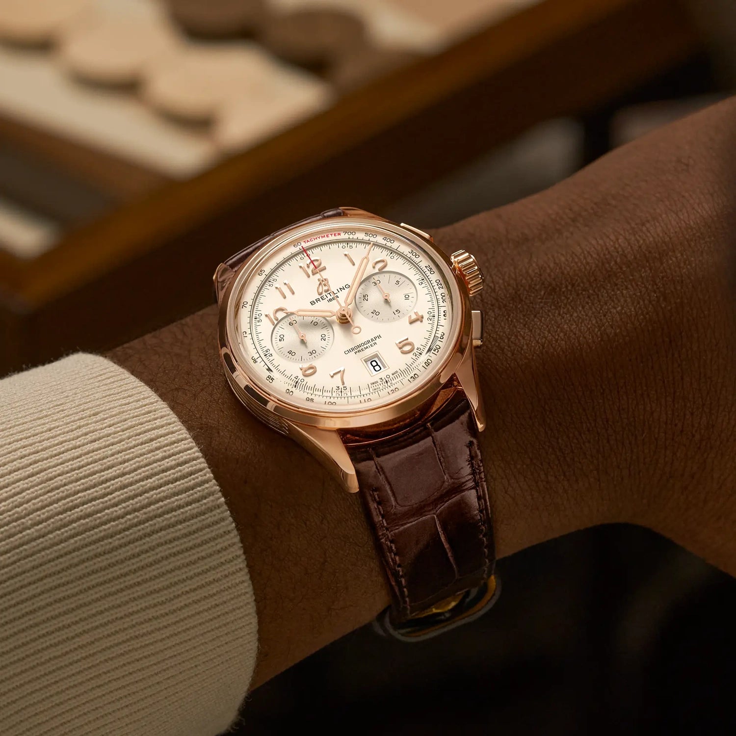 Breitling Premier B01 Chronograph 42 RB0145371G1P1 — na zápästí